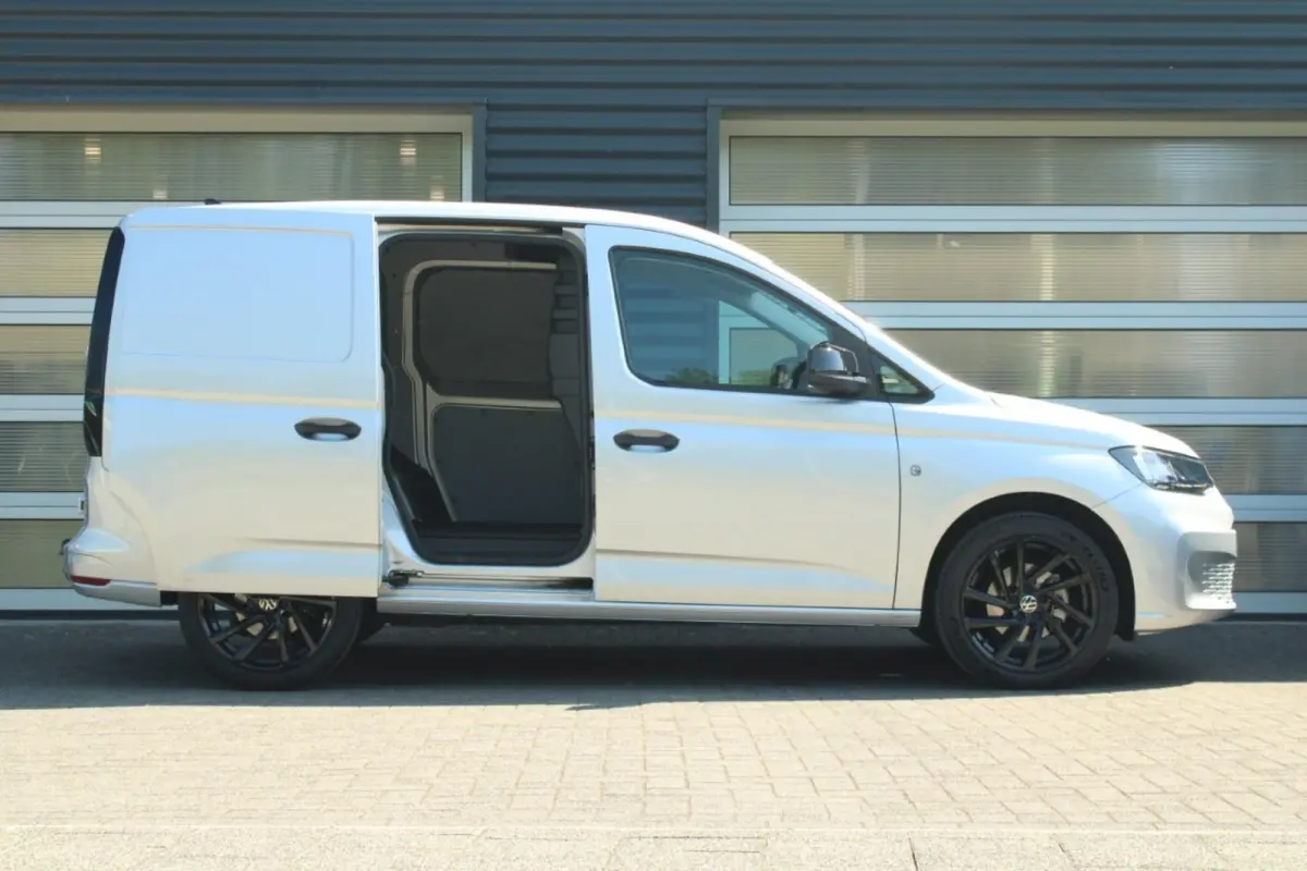 2.0 TDI 102pk Comfort | Cruise Control | Trekhaak | App Connect | LMV 16''