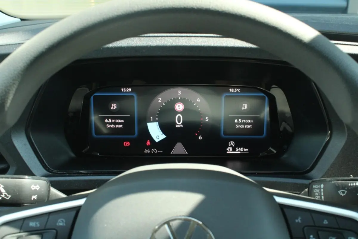 2.0 TDI 102pk Comfort | Cruise Control | Trekhaak | App Connect | LMV 16''
