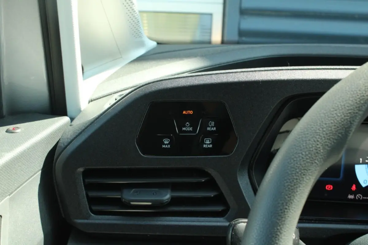 2.0 TDI 102pk Comfort | Cruise Control | Trekhaak | App Connect | LMV 16''