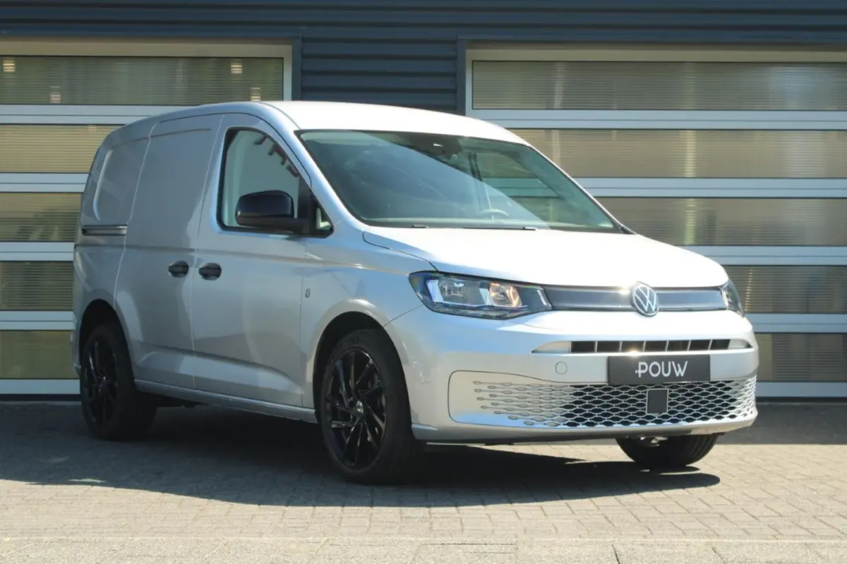 2.0 TDI 102pk Comfort | Cruise Control | Trekhaak | App Connect | LMV 16''