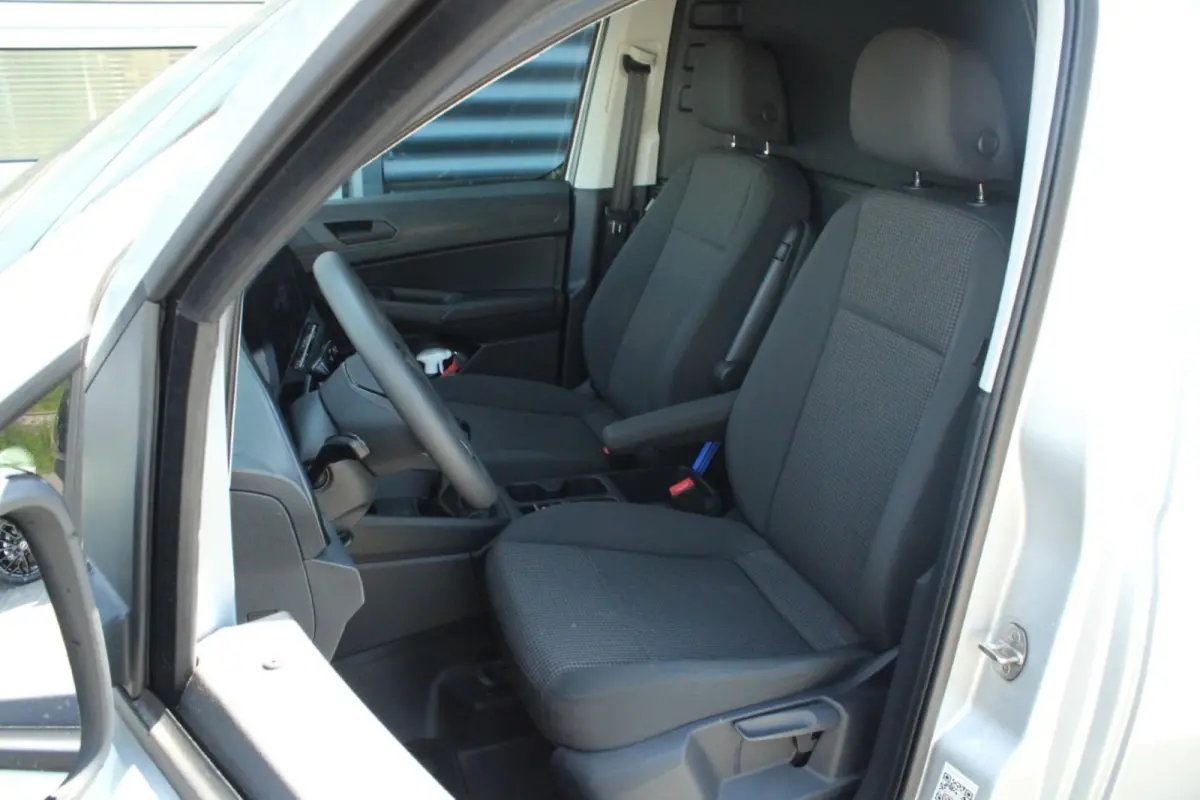 2.0 TDI 102pk Comfort | Cruise Control | Trekhaak | App Connect | LMV 16''