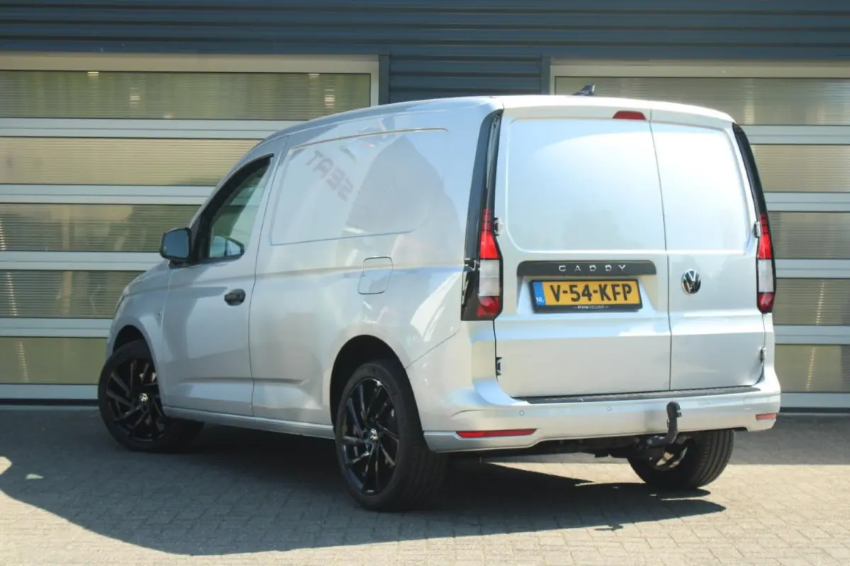 2.0 TDI 102pk Comfort | Cruise Control | Trekhaak | App Connect | LMV 16''