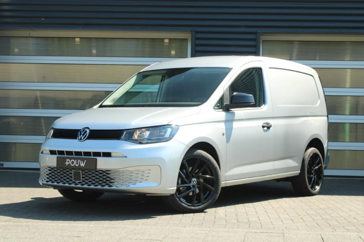 2.0 TDI 102pk Comfort | Cruise Control | Trekhaak | App Connect | LMV 16''