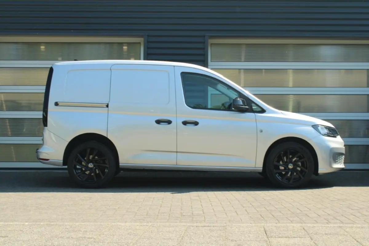 2.0 TDI 102pk Comfort | Cruise Control | Trekhaak | App Connect | LMV 16''