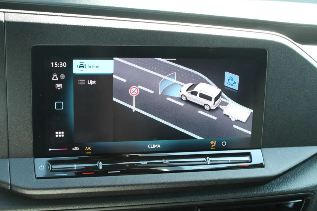 2.0 TDI 102pk Comfort | Cruise Control | Trekhaak | App Connect | LMV 16''