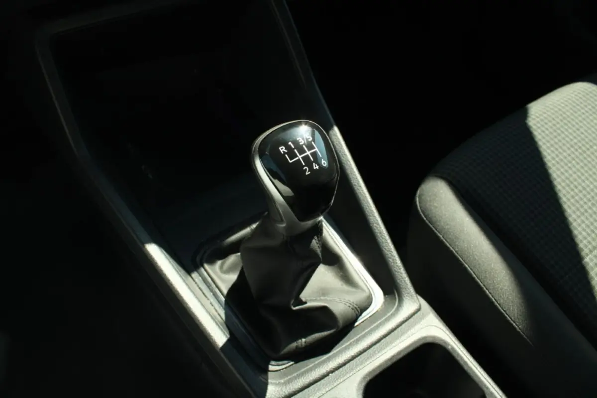 2.0 TDI 102pk Comfort | Cruise Control | Trekhaak | App Connect | LMV 16''
