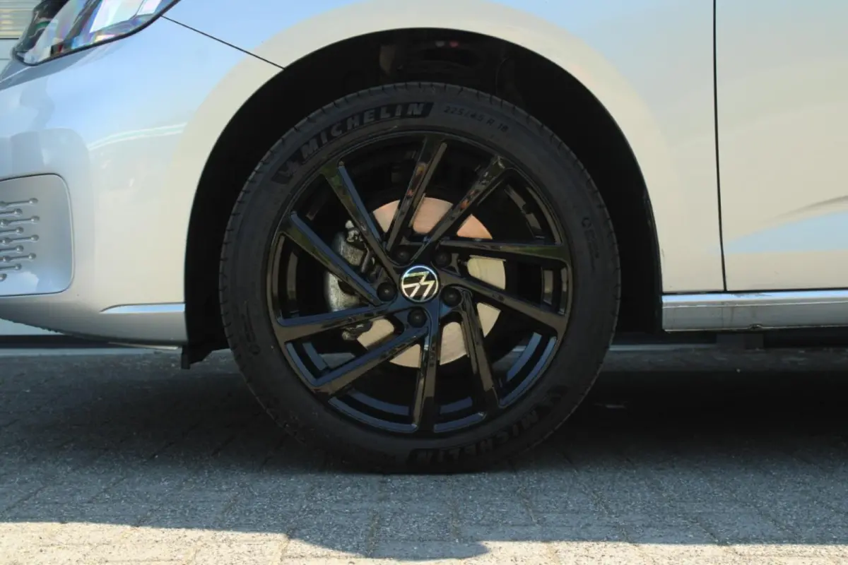 2.0 TDI 102pk Comfort | Cruise Control | Trekhaak | App Connect | LMV 16''