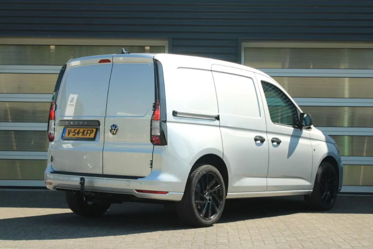 2.0 TDI 102pk Comfort | Cruise Control | Trekhaak | App Connect | LMV 16''
