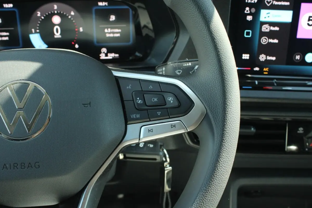 2.0 TDI 102pk Comfort | Cruise Control | Trekhaak | App Connect | LMV 16''