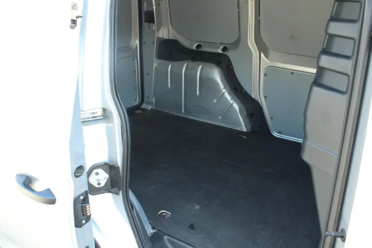 2.0 TDI 102pk Comfort | Cruise Control | Trekhaak | App Connect | LMV 16''