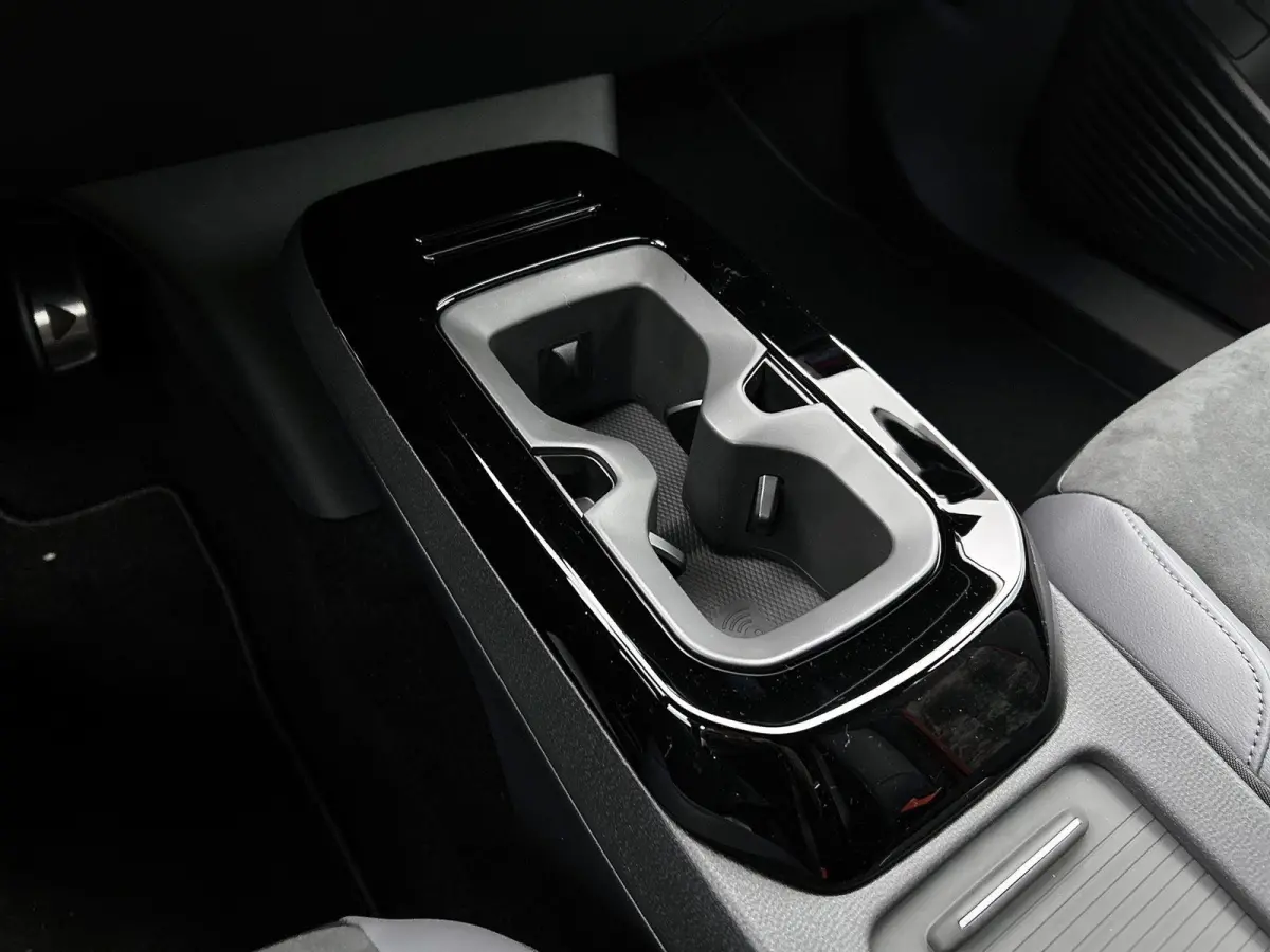 Pro Limited Edition 77 kWh 286 PK | EM | Automaat | Navigatie | Camera | Stoelverwarming | Parkeersensoren | Keyless | Adaptive Cruise Control | Apple Carplay | Android Auto |