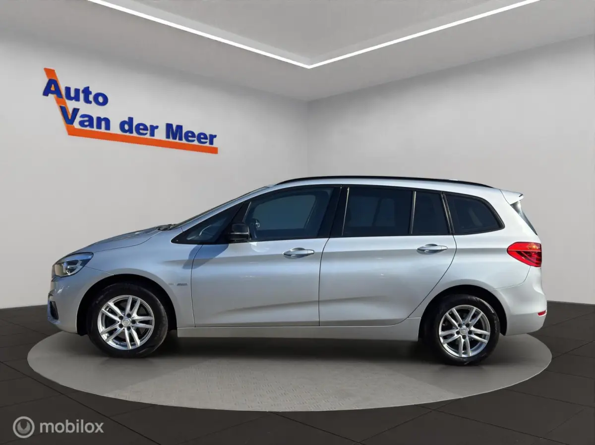 218i 7p. Executive