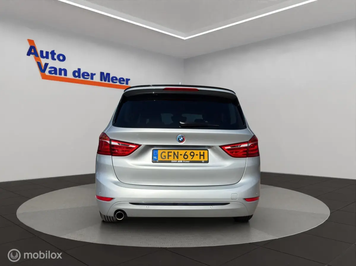 218i 7p. Executive