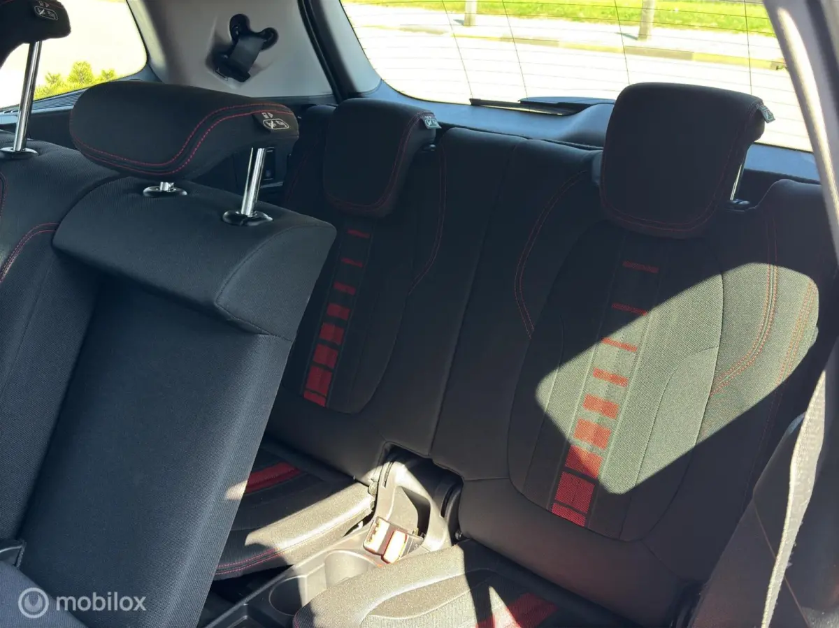 218i 7p. Executive
