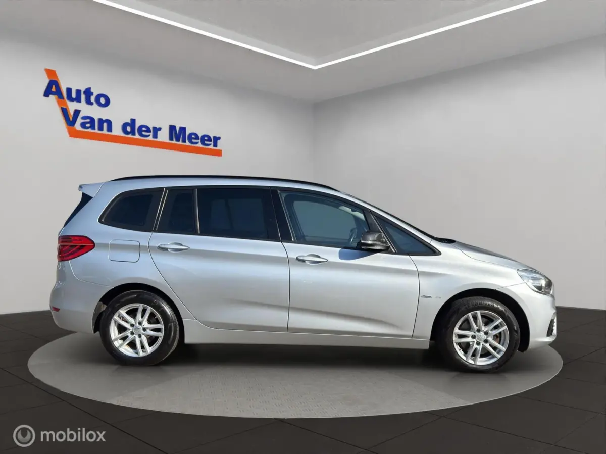 218i 7p. Executive