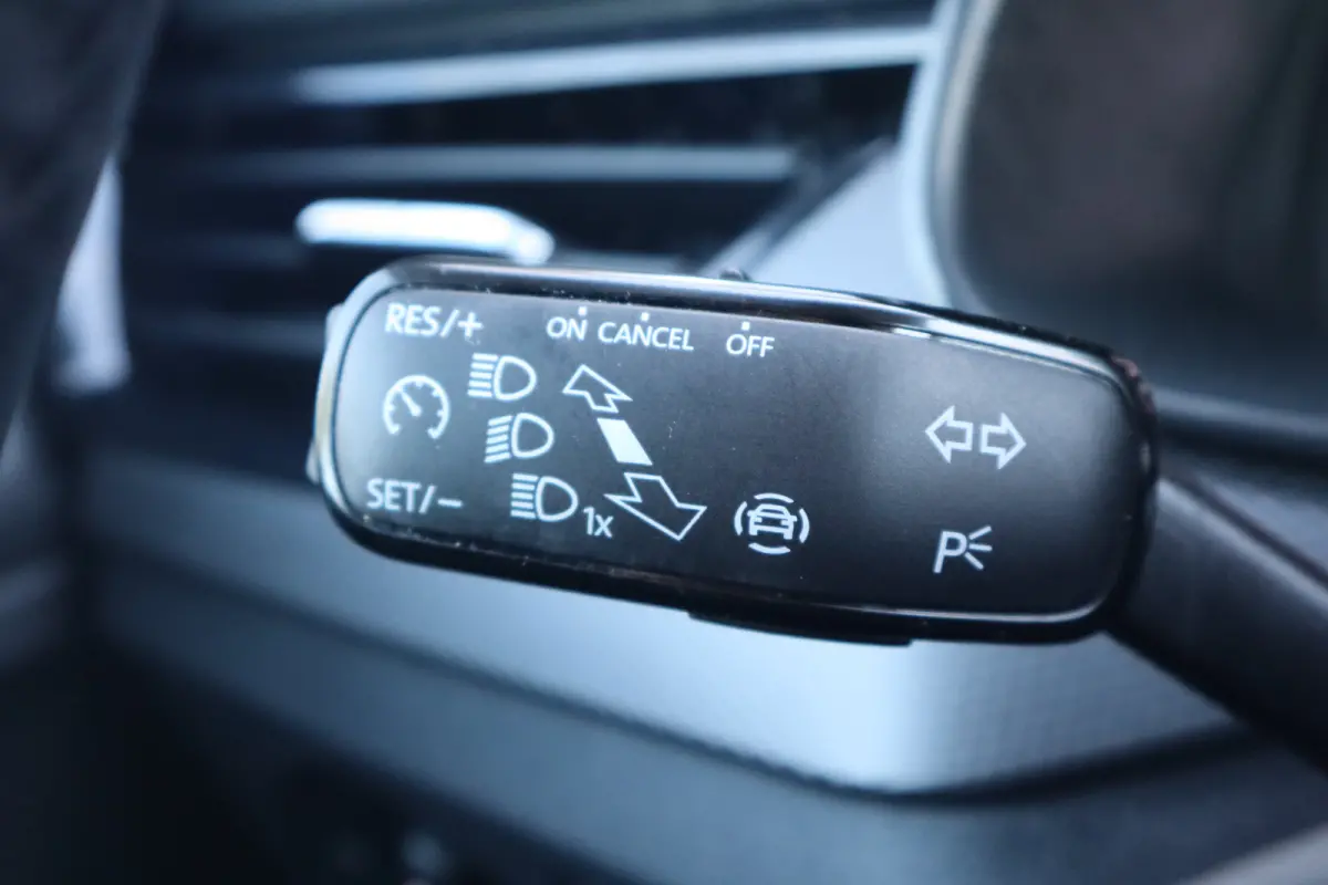 1.0 TSI Ambition 110PK Automaat | Airco | Cruise control | Elektrische ramen voor