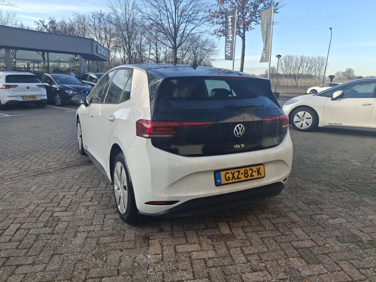 Pure Oranje Edition 52 kWh 170 PK | EM | Parkeersensoren | Apple Carplay | Android Auto | LED | Adaptive Cruise Control | Keyless Go | Climate Control |
