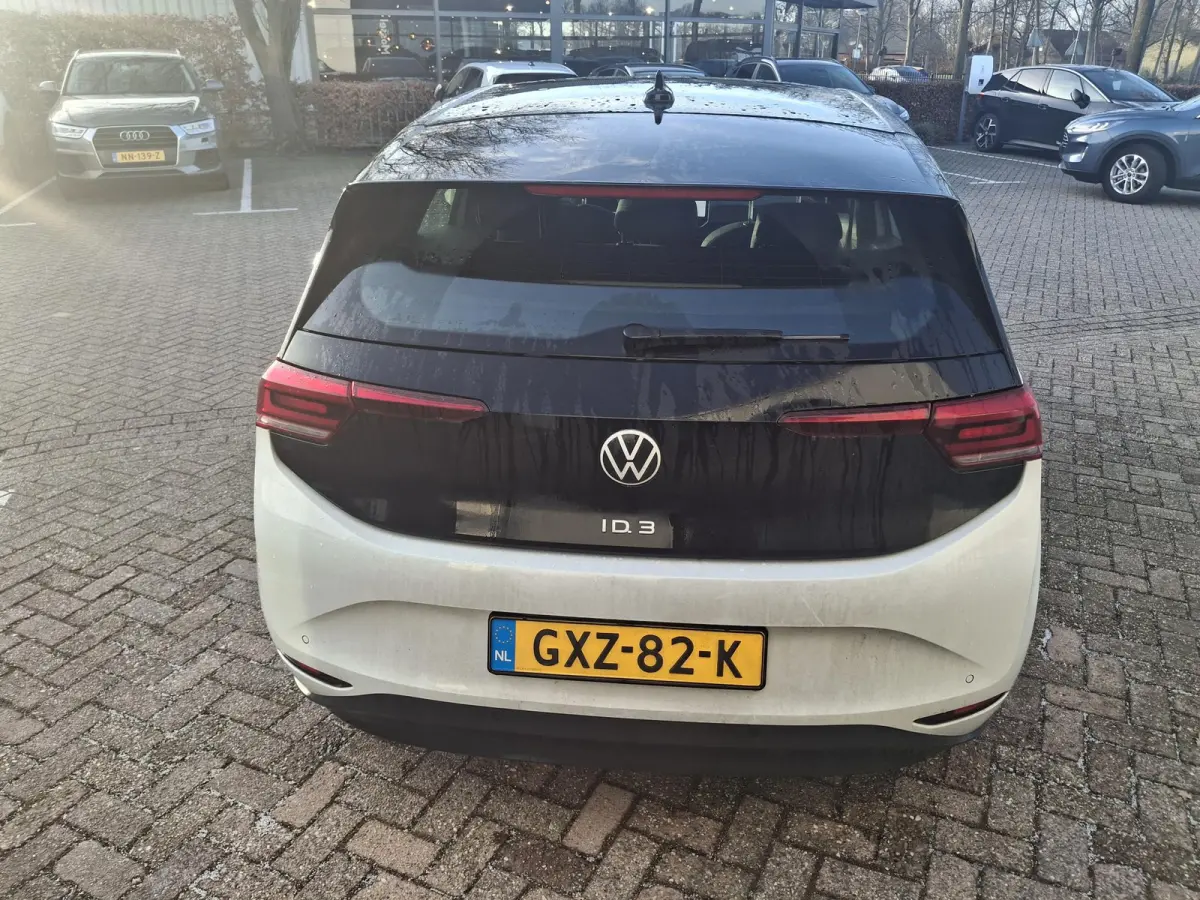 Pure Oranje Edition 52 kWh 170 PK | EM | Parkeersensoren | Apple Carplay | Android Auto | LED | Adaptive Cruise Control | Keyless Go | Climate Control |