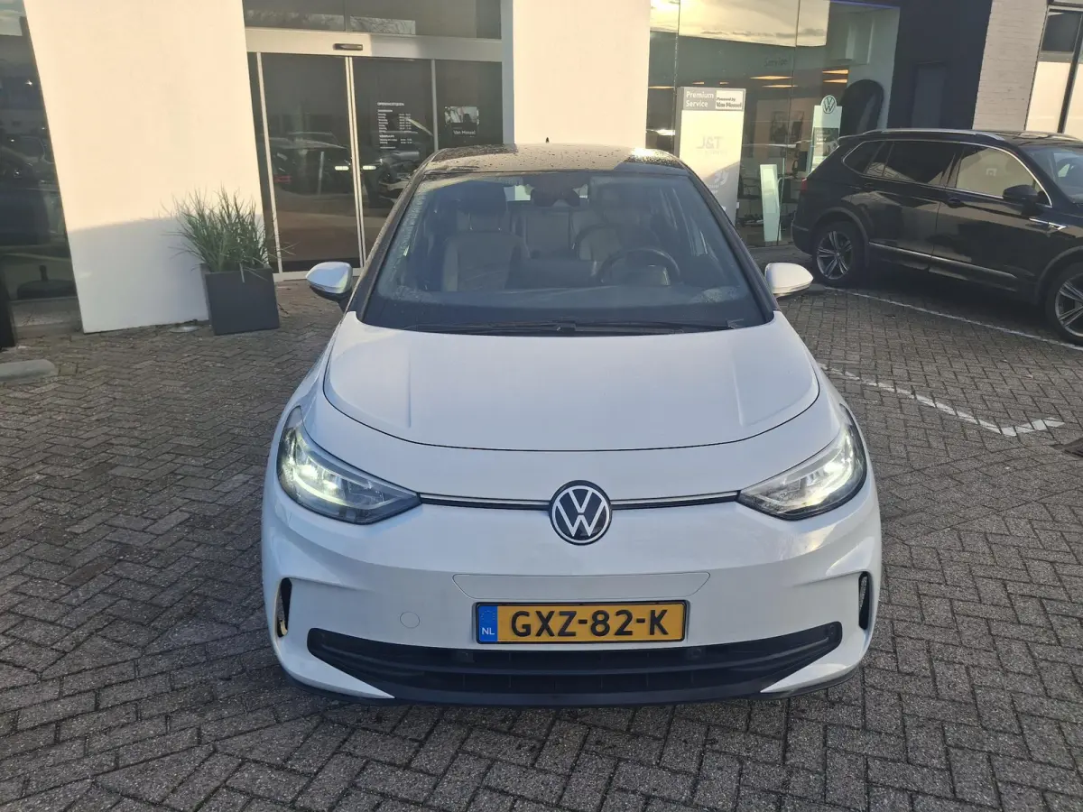 Pure Oranje Edition 52 kWh 170 PK | EM | Parkeersensoren | Apple Carplay | Android Auto | LED | Adaptive Cruise Control | Keyless Go | Climate Control |