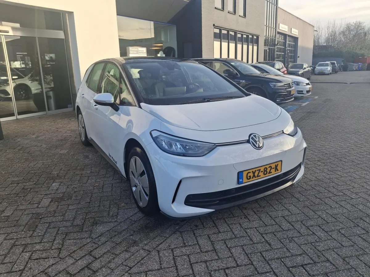 Pure Oranje Edition 52 kWh 170 PK | EM | Parkeersensoren | Apple Carplay | Android Auto | LED | Adaptive Cruise Control | Keyless Go | Climate Control |