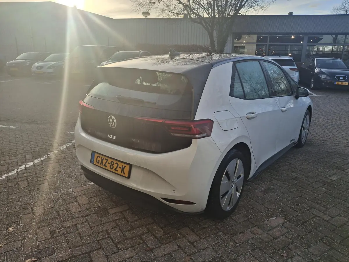 Pure Oranje Edition 52 kWh 170 PK | EM | Parkeersensoren | Apple Carplay | Android Auto | LED | Adaptive Cruise Control | Keyless Go | Climate Control |