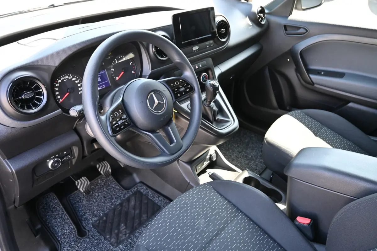 110 CDI L1 Pro MBUX met camera, Apple Carplay/Android Auto