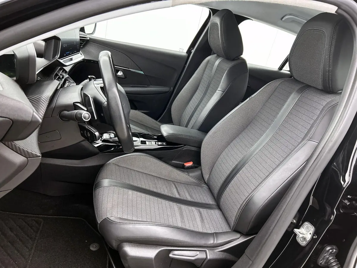 1.2 Allure 100pk Automaat | Trekhaak | Navigatie | Camera | 16"LMV | LED | Apple Carplay/Android Auto |