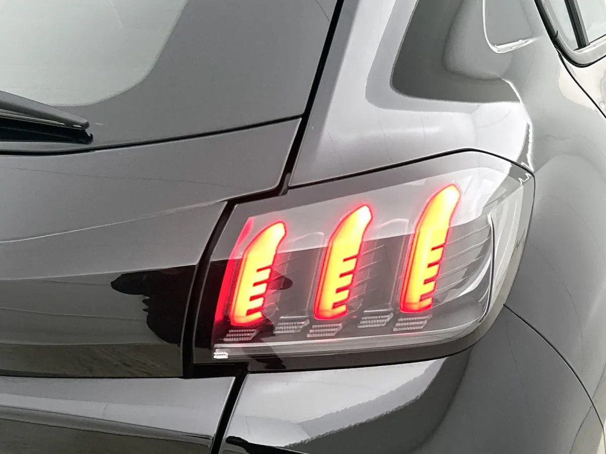 1.2 Allure 100pk Automaat | Trekhaak | Navigatie | Camera | 16"LMV | LED | Apple Carplay/Android Auto |