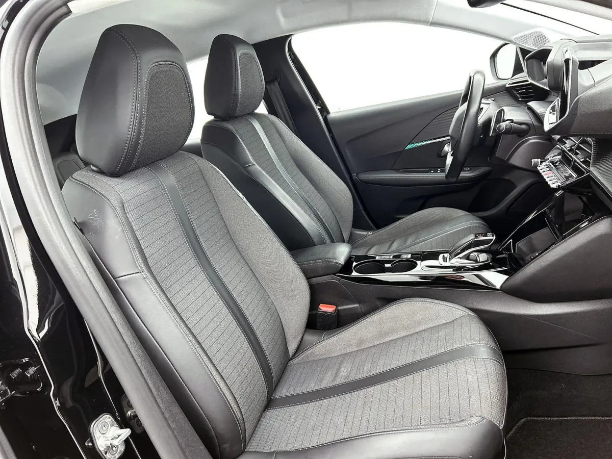 1.2 Allure 100pk Automaat | Trekhaak | Navigatie | Camera | 16"LMV | LED | Apple Carplay/Android Auto |