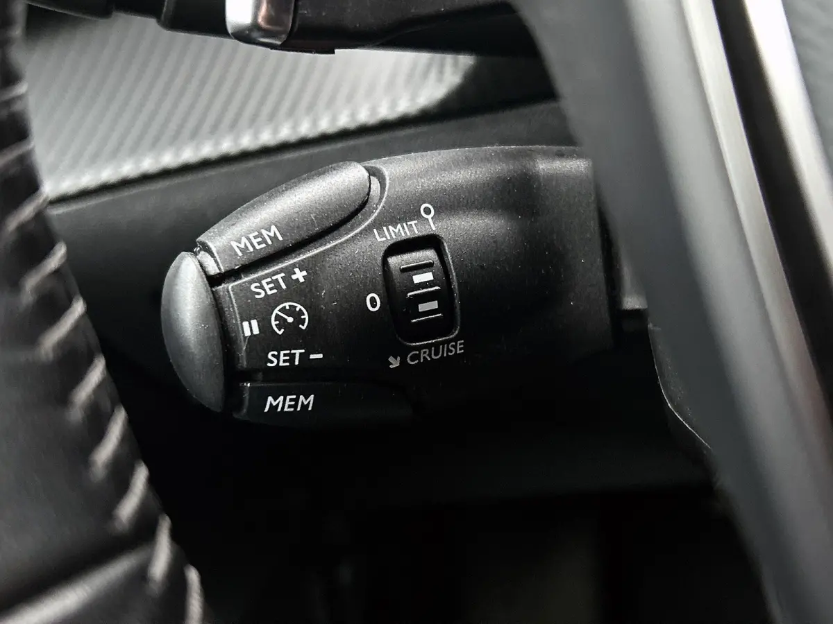 1.2 Allure 100pk Automaat | Trekhaak | Navigatie | Camera | 16"LMV | LED | Apple Carplay/Android Auto |