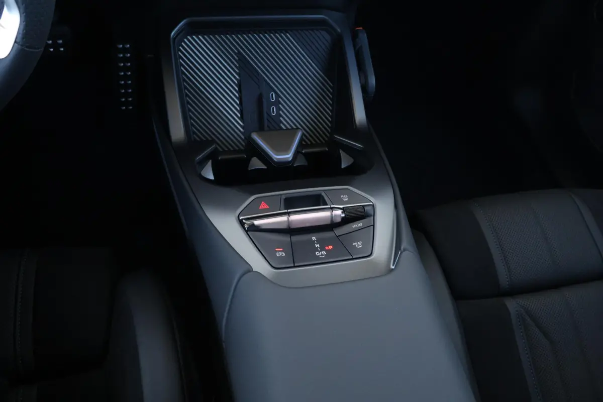 50 xDrive 113 kWh | SoH 100% | Sport Pakket Pro | Innovation Pack | Trekhaak | Pano Dak | Harman Kardon | M-Sportstoelen Voor | Driving Assistant Plus | Stuurwiel verwarming |