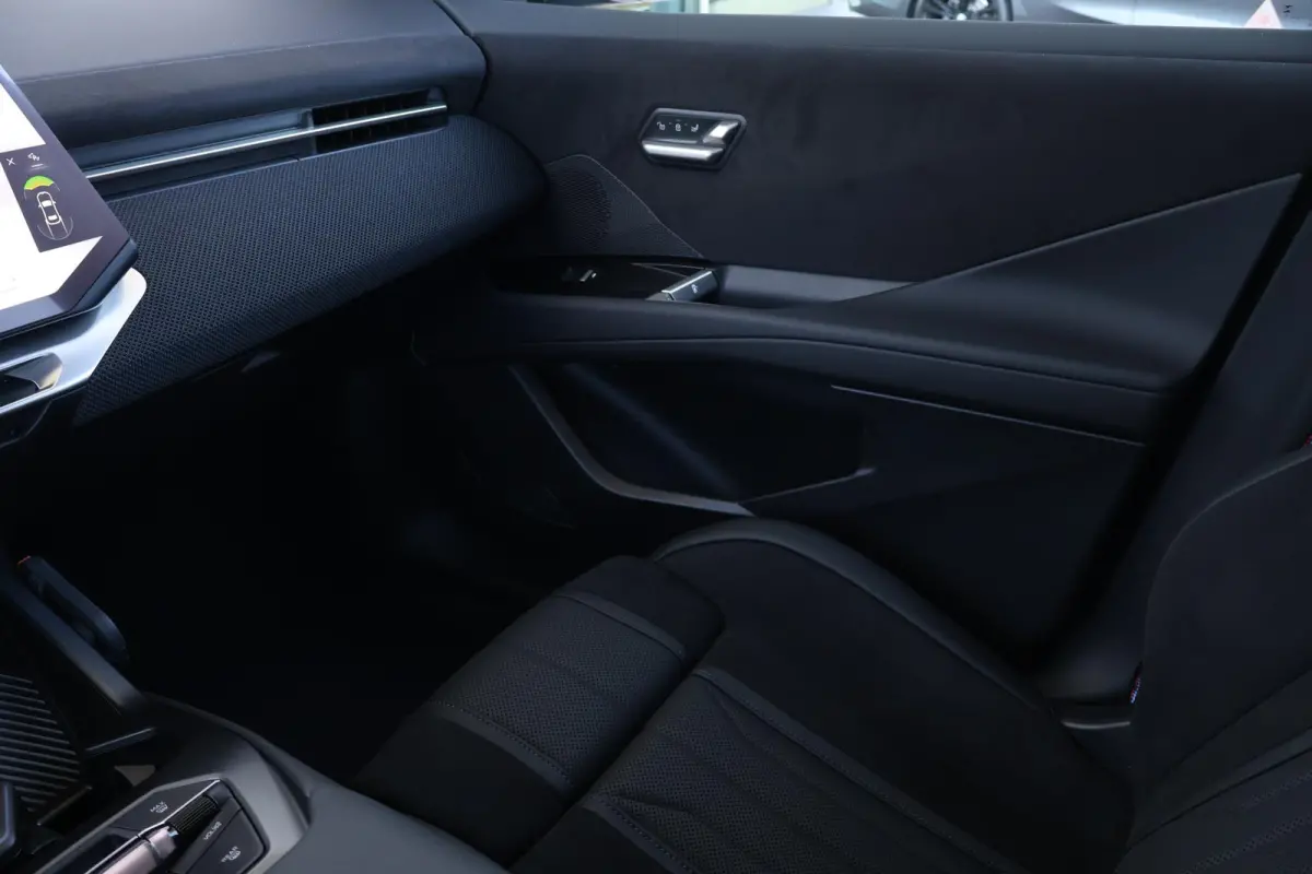 50 xDrive 113 kWh | SoH 100% | Sport Pakket Pro | Innovation Pack | Trekhaak | Pano Dak | Harman Kardon | M-Sportstoelen Voor | Driving Assistant Plus | Stuurwiel verwarming |