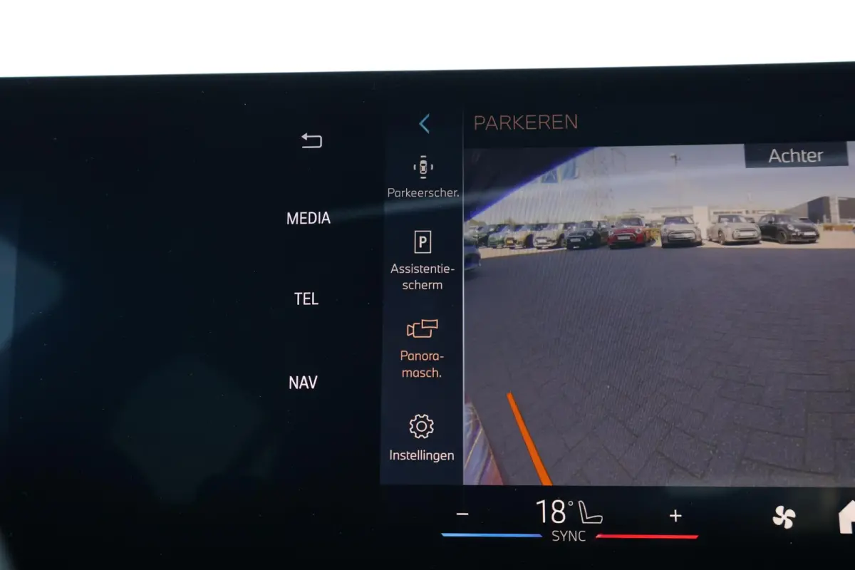 120 | Sport Pakket Pro | Pano Dak | Comforttoegang | Adaptieve Led | Harman Kardon | Verwarmde Voorstoelen |