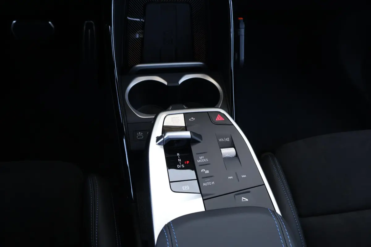 xDrive25e | SoH 100% | Sport Pakket Pro | Innovation Pack | Pano Dak | Trekhaak | Driving Assistant Plus | Parking Assistant Plus | Head-Up | M-Sportstoelen Voor | Stoel & Stuurwiel Verwarmi