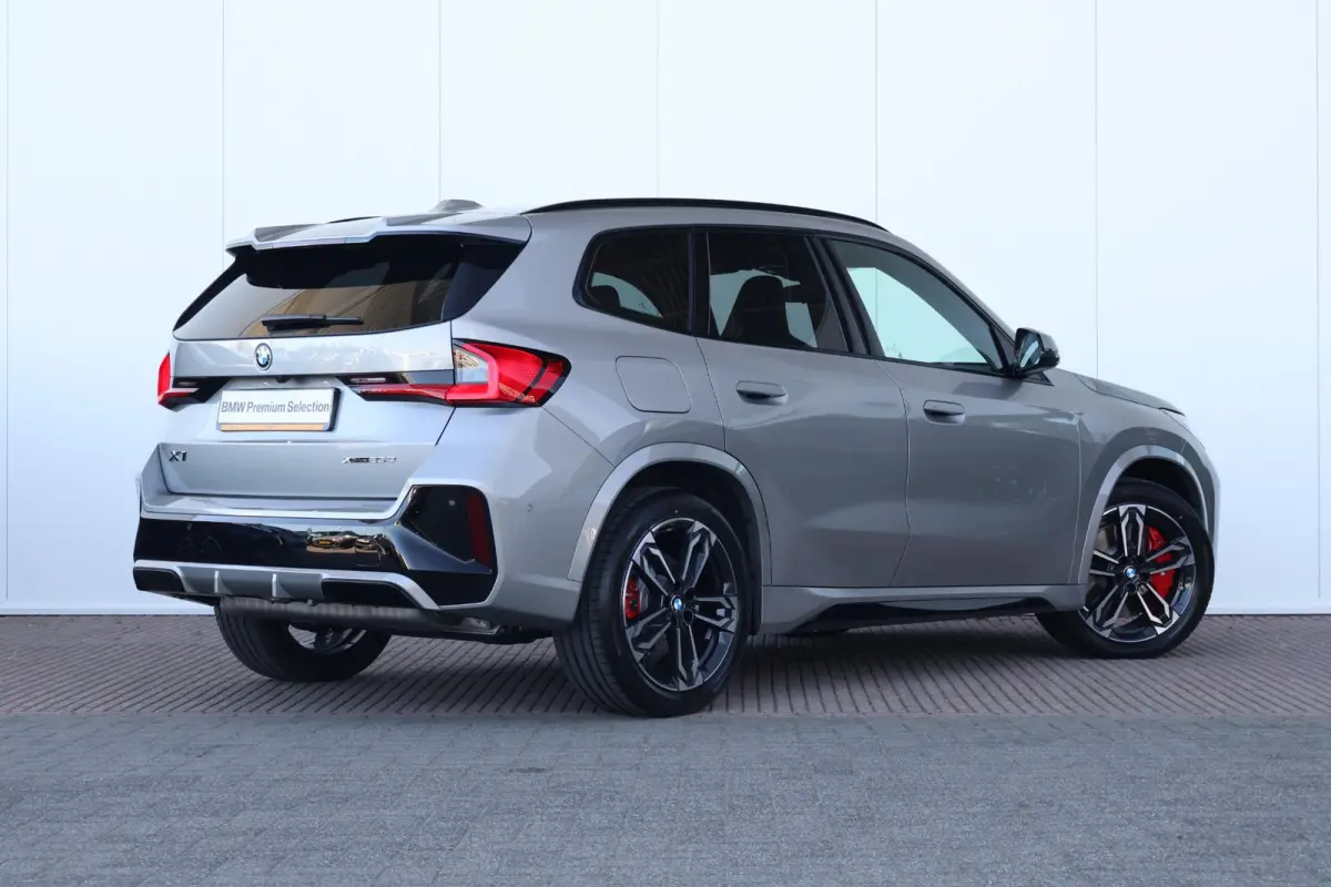 xDrive25e | SoH 100% | Sport Pakket Pro | Innovation Pack | Pano Dak | Trekhaak | Driving Assistant Plus | Parking Assistant Plus | Head-Up | M-Sportstoelen Voor | Stoel & Stuurwiel Verwarmi