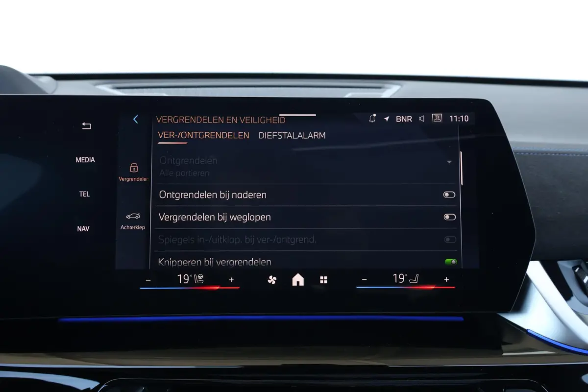 xDrive25e | SoH 100% | Sport Pakket Pro | Innovation Pack | Pano Dak | Trekhaak | Driving Assistant Plus | Parking Assistant Plus | Head-Up | M-Sportstoelen Voor | Stoel & Stuurwiel Verwarmi