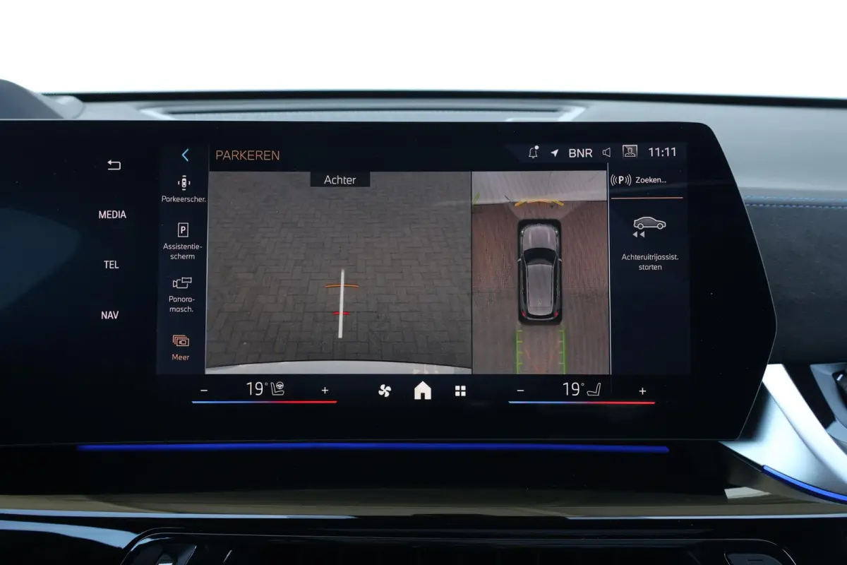 xDrive25e | SoH 100% | Sport Pakket Pro | Innovation Pack | Pano Dak | Trekhaak | Driving Assistant Plus | Parking Assistant Plus | Head-Up | M-Sportstoelen Voor | Stoel & Stuurwiel Verwarmi
