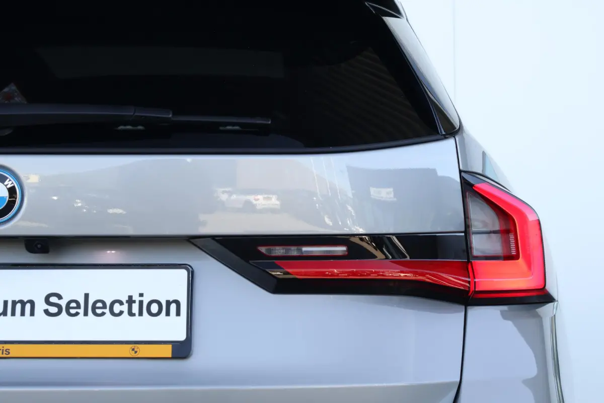 xDrive25e | SoH 100% | Sport Pakket Pro | Innovation Pack | Pano Dak | Trekhaak | Driving Assistant Plus | Parking Assistant Plus | Head-Up | M-Sportstoelen Voor | Stoel & Stuurwiel Verwarmi