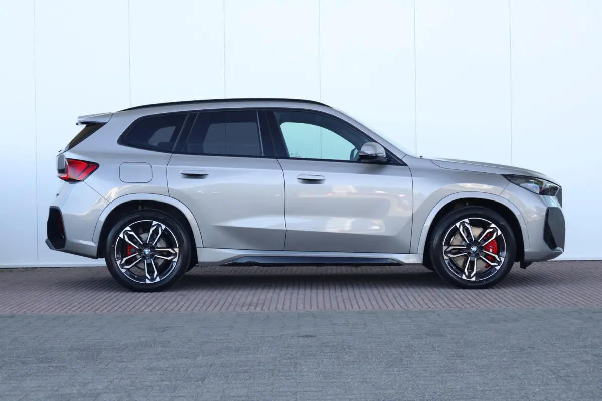 xDrive25e | SoH 100% | Sport Pakket Pro | Innovation Pack | Pano Dak | Trekhaak | Driving Assistant Plus | Parking Assistant Plus | Head-Up | M-Sportstoelen Voor | Stoel & Stuurwiel Verwarmi