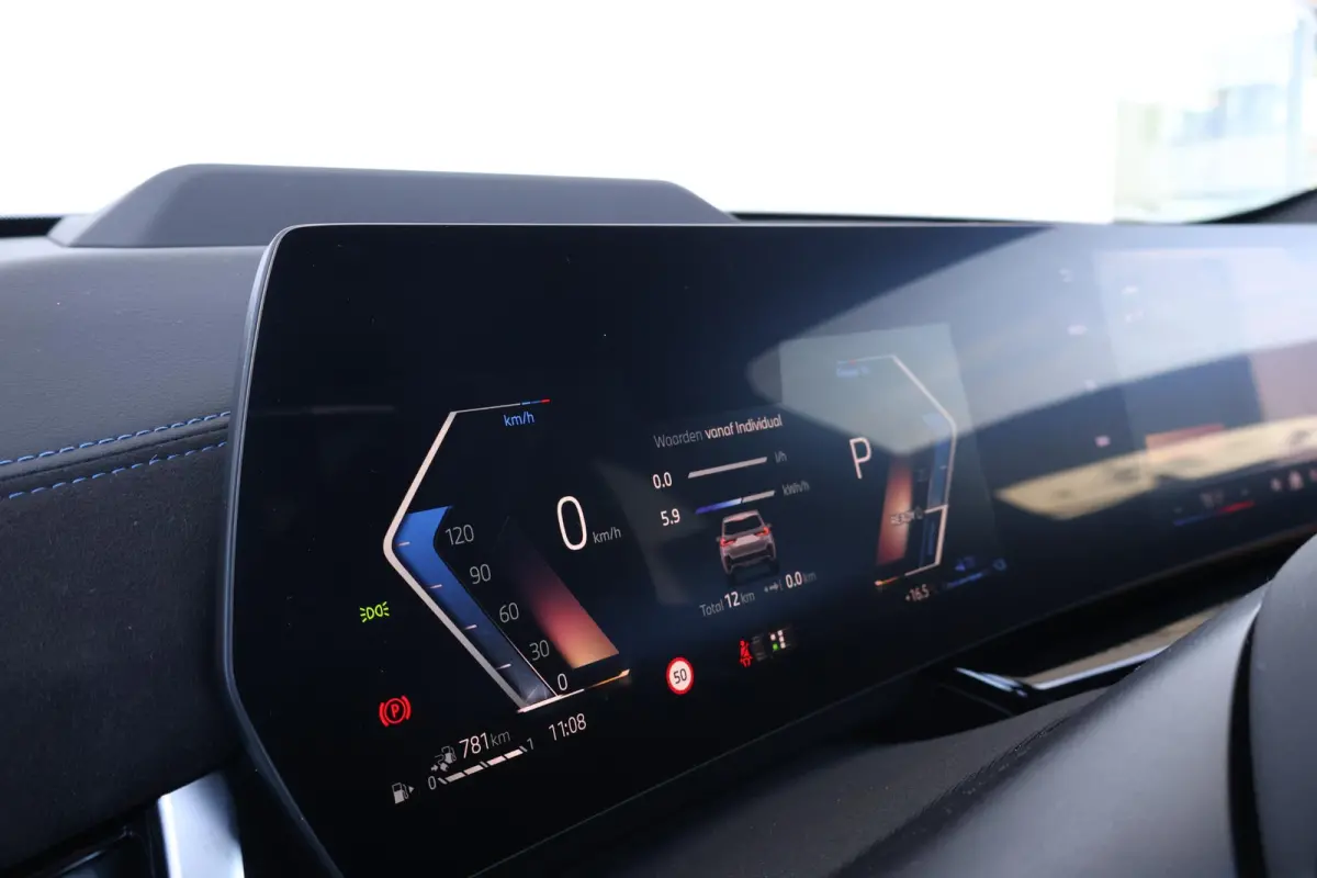 xDrive25e | SoH 100% | Sport Pakket Pro | Innovation Pack | Pano Dak | Trekhaak | Driving Assistant Plus | Parking Assistant Plus | Head-Up | M-Sportstoelen Voor | Stoel & Stuurwiel Verwarmi