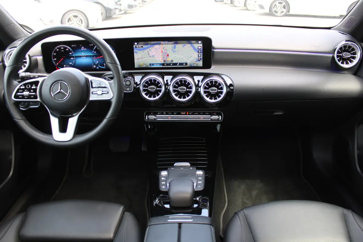 200 AUT7 Luxury Line PANORAMADAK LEDER SFEER CARPLAY KEY-LESS GO