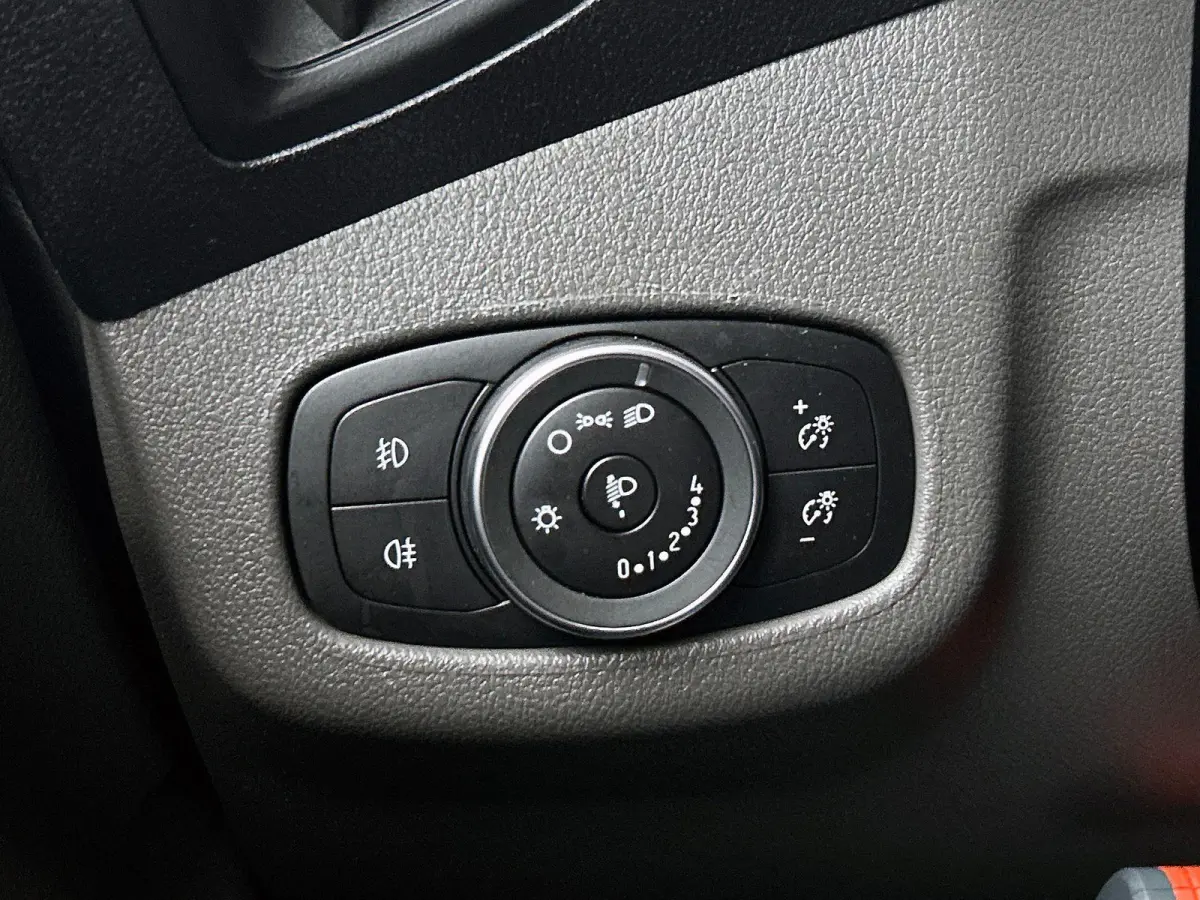 1.5 EcoBlue Automaat L2 Trend Navigatie Airco Parkeersensoren Cruise Control 3Zits Camera DAB+ radio