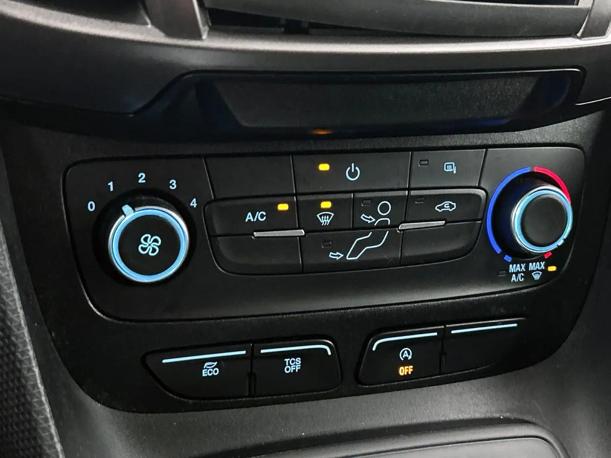 1.5 EcoBlue Automaat L2 Trend Navigatie Airco Parkeersensoren Cruise Control 3Zits Camera DAB+ radio