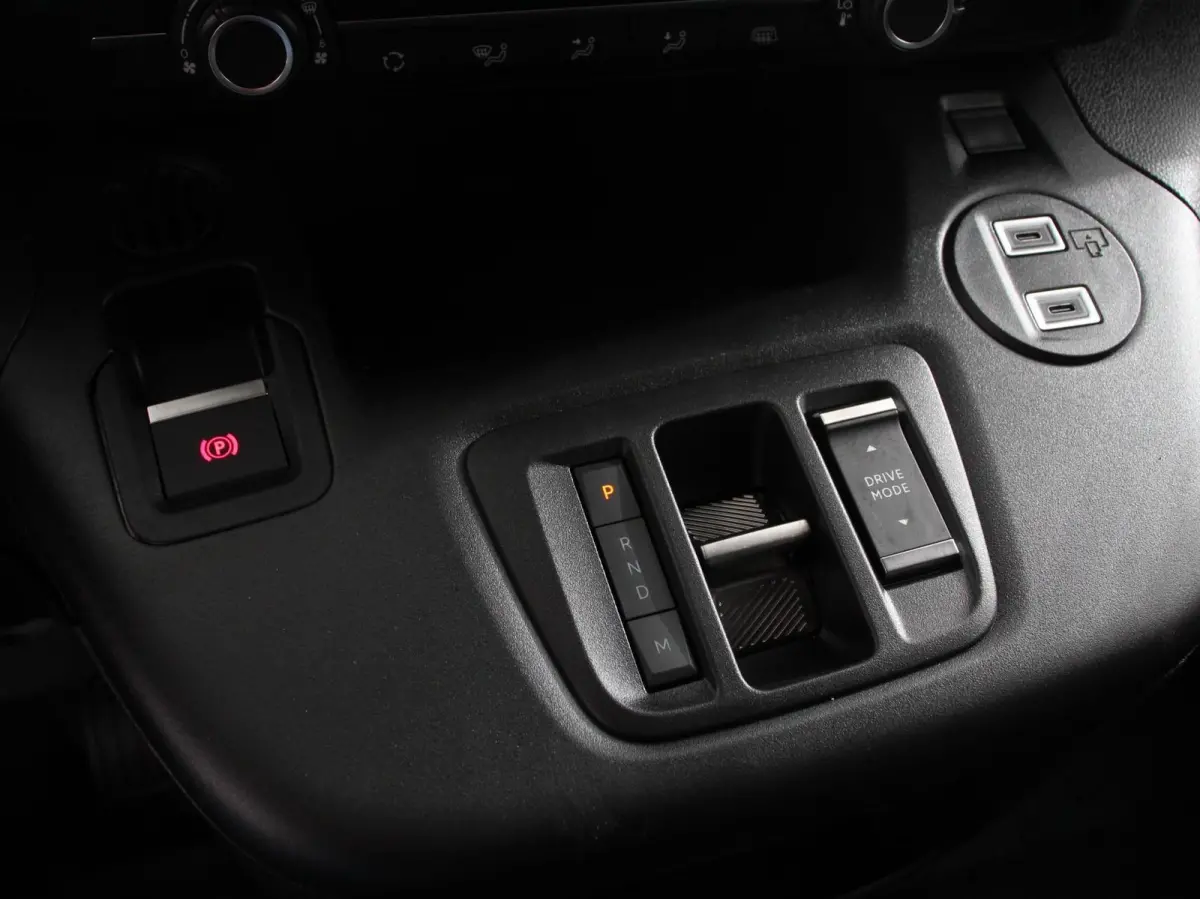 1.5 BlueHDi 130PK L2 Automaat Apple Carplay / Android Auto Navigatie Trekhaak Airco Camera Cruise Control Parkeersensoren V+A DAB