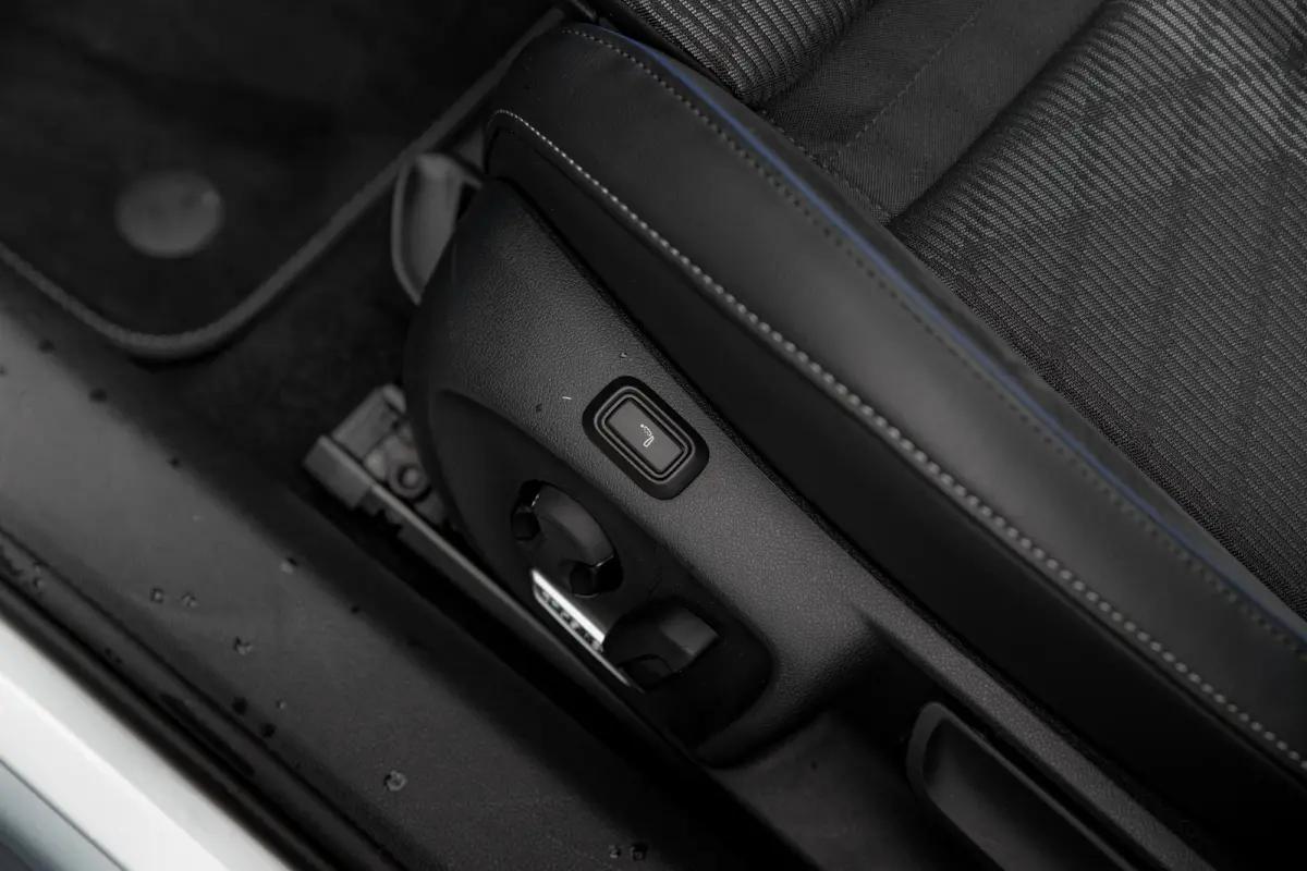 1.5 eTSI 150pk R-Line Edition | 'App-Connect' draadloze smartphone integratie | Afstandscontrolesysteem (Front Assist) | Automatische afstandsregeling (Adaptive Cruise Control)