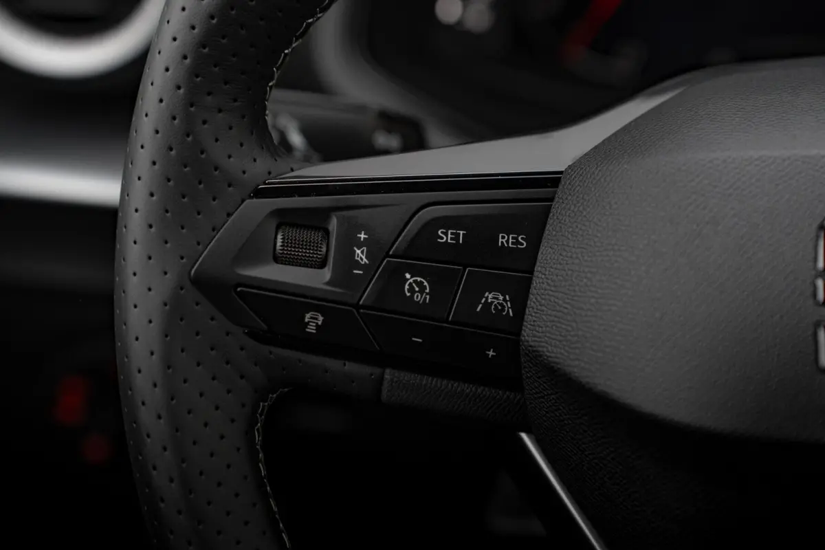 1.0 EcoTSI 95pk FR Business Connect | Achteruitrijcamera | Airco (automatisch) | Cruise control adaptief met Stop&Go en stuurhulp