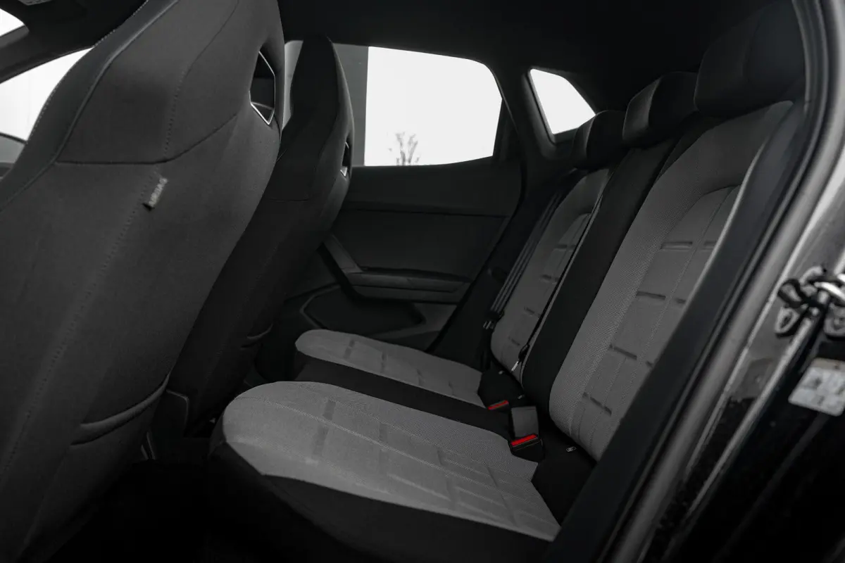 1.0 EcoTSI 95pk FR Business Connect | Achteruitrijcamera | Airco (automatisch) | Cruise control adaptief met Stop&Go en stuurhulp