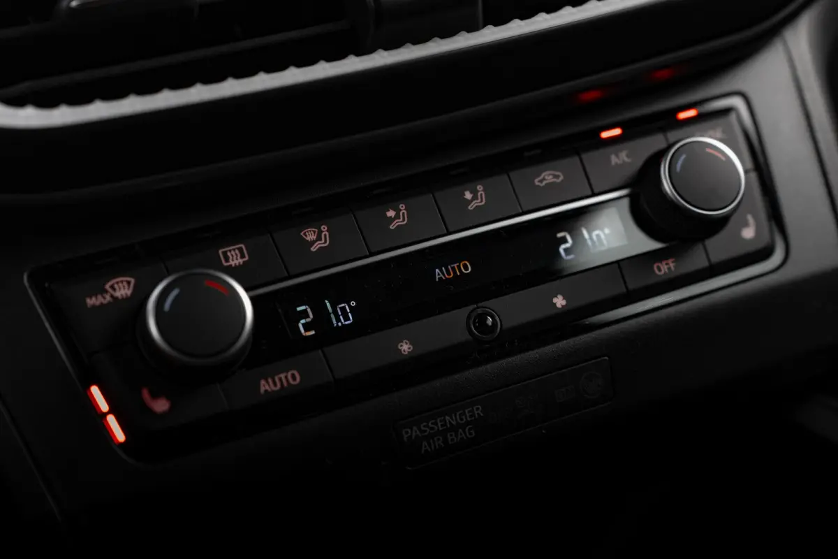 1.0 EcoTSI 95pk FR Business Connect | Achteruitrijcamera | Airco (automatisch) | Cruise control adaptief met Stop&Go en stuurhulp