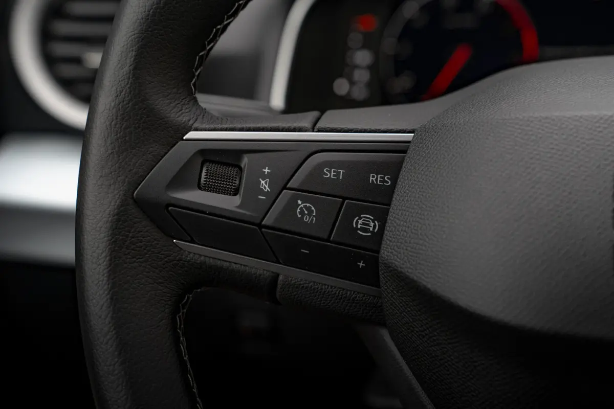 1.0 TSI 95pk Style Business Connect | Stoelverwarming | Parkeersensoren achter | 16" | Climate Control