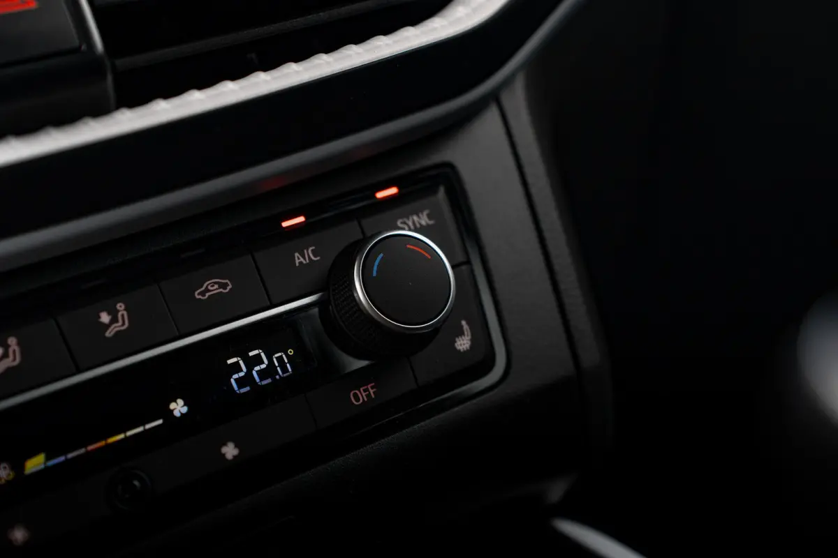1.0 TSI 95pk Style Business Connect | Stoelverwarming | Parkeersensoren achter | 16" | Climate Control